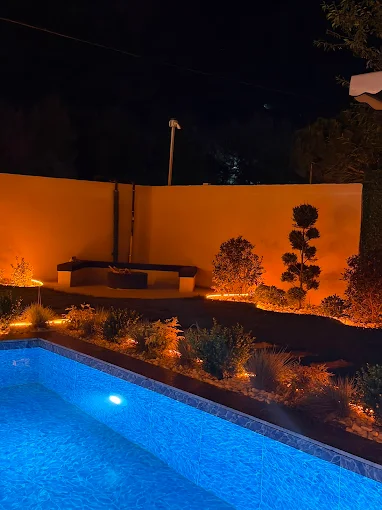 Gece havuzu ve bahçe aydınlatması